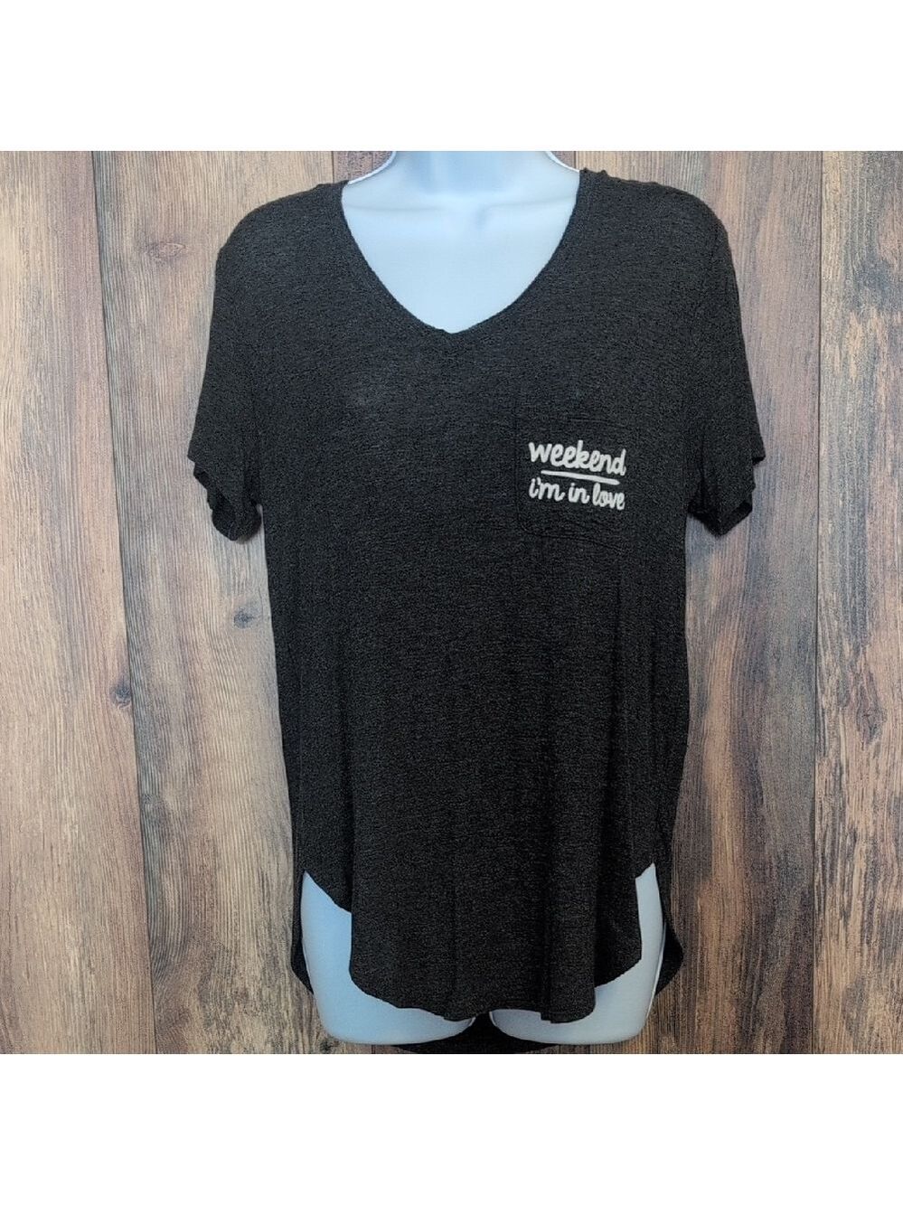 Well Worn Black V-Neck Tee with "Weekend, I'm in Love" Print L              V145